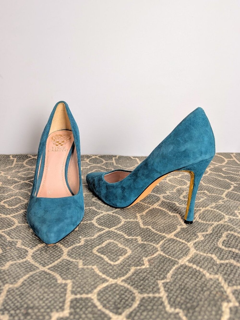 VINCE CAMUTO Jade Suede Leather High Heel Pumps Sz 7M